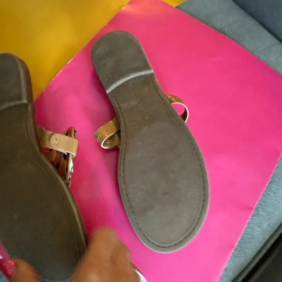 Kelly & Katie Brown Sandals with Medallion Detail - Picture 4 of 6